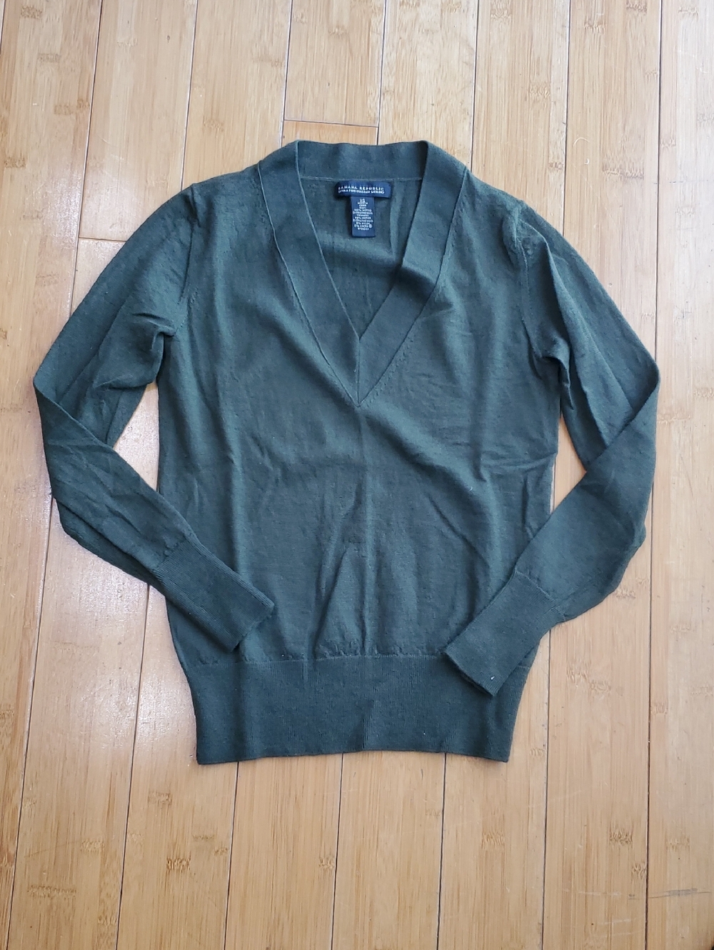 Women's Banana Republic Dark Green V-Neck Sweater Xsmall